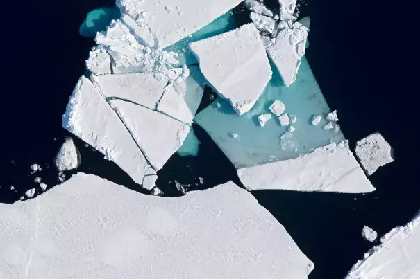 Aerial view of ice in the Beaufort Sea, Arctic Ocean, Alaska, 21/05/2011. Photo: Vicki Beaver, Alamy Stock Photo