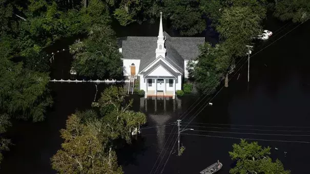 A boat passes a church in Nichols, S.C., Monday, Oct. 10, 2016. Photo: Rainier Ehrhardt, AP