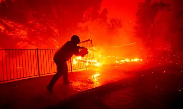 Saddleridge fire. Photo: Wally Skalij, Los Angeles Times