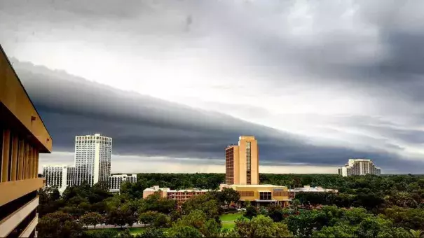 A shelf cloud moves over Orlando Monday morning. Photo: Instagram/z_e_photography
