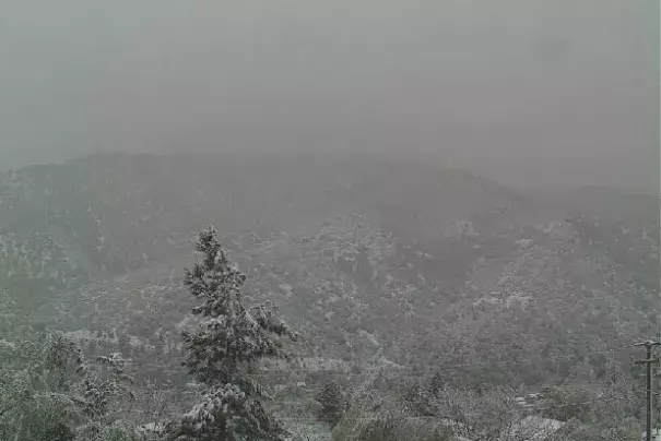 Webcam photo of snow atop Frazier Mountain in far northern Ventura County, CA, on Monday morning, March 7, 2016. Photo: NWS/Los Angeles
