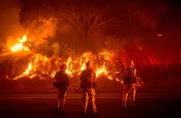 Firefighters battle a wildfire near Mariposa, California. Photo: Josh Edelson, AFP