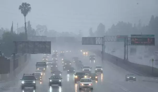 Commuters drive through heavy rainfall in Los Angeles, California, on Wednesday, March 21, 2018. Photo: Frederic J. Brown, AFP/Getty Images