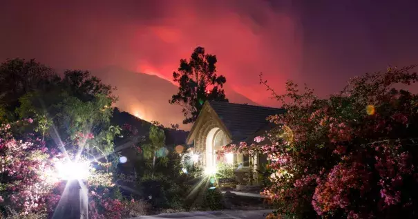 The Thomas Fire burns behind houses in Ojai, California, December 7, 2017. Photo: Kyle Grillot, AFP/Getty Images