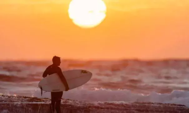 Sydney's record hot summer might be taking a breather but it's not about to end. Photo: Brook Mitchell