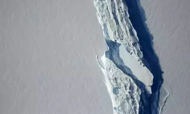 A close-up view of the crack, or rift, in Antarctica's Larsen C ice shelf, as seen on Nov. 10, 2016. Photo: NASA Goddard Space Flight Center