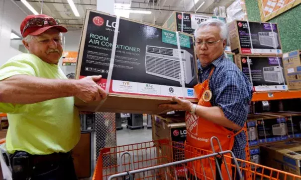Buying a window unit in Seattle this week ahead of an expected heat wave. Photo: Elaine Thompson, AP