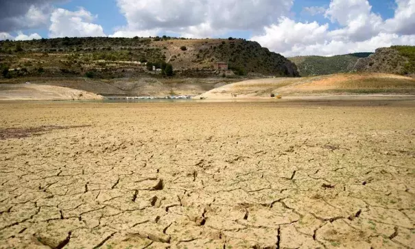 Entrepenas reservoir on the Tagus river in Guadalajara, Spain. Photo: Alamy Stock Photo