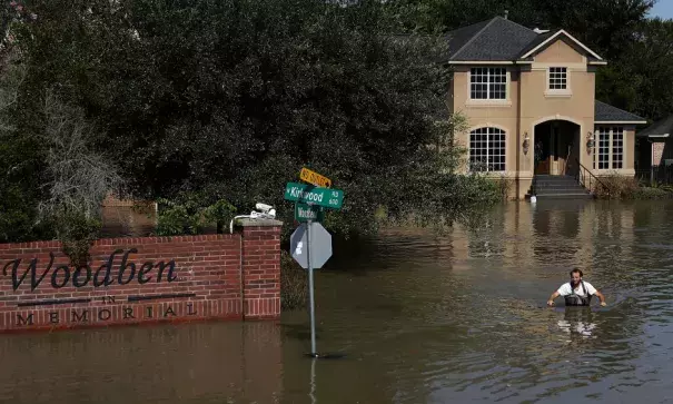 Chris Ginter wades through deep floodwaters on September 6, 2017 in Houston, Texas. Ginter, a Houston resident, has been taking local residents to their flooded homes in his monster truck which can drive through waters up to 4 feet deep. Photo: Justin Sullivan/Getty Images