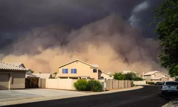 A July 2012 dust storm in Gilbert, Arizona. Photo: Joseph Plotz, NWS/NOAA)