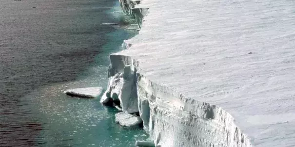The edge of the Filchner-Ronne ice shelf in the Weddell Sea. Photo: Ralph Timmermann, AWI