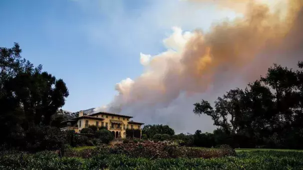 The Thomas fire bears down on homes in Montecito on Saturday. Photo: Marcus Yam, Los Angeles Times