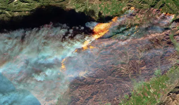 The Multi Spectral Imager of the European Space Agency’s Sentinel-2 satellite captured this false-color image of the burn scar and active burn areas of the Thomas Fire in Southern California on Tuesday, December 5, during its first phase of rapid growth. Image: NASA