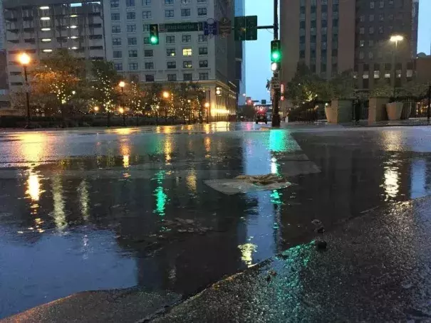 Forecasters say the rain could end by Sunday evening, but showers could still be around early Monday. Photo: Domingo Ramirez Jr., Star-Telegram