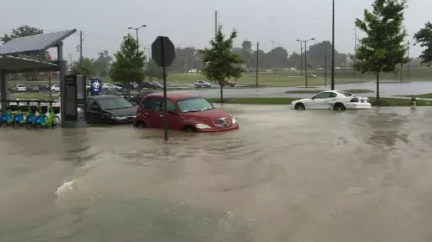 Floodwaters rise up around cars in Birmingham, Alabama, on Monday, June 27, 2016. Photo: Instagram/b.nektarmark