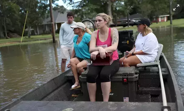 Allie Amond holds a box with her father’s ashes in it that she retrieved from her flooded home in Baton Rouge, Louisiana. Photo: Joe Raedle/Getty Images
