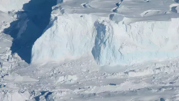 An edge of the Thwaites Ice Shelf in Antarctica. Photo: Jim Yungel/ NASA
