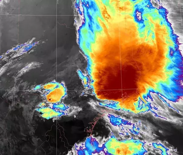 VIIRS infrared satellite imagery of the intense thunderstorms moving into the Houston area at 0835Z (3:35 am CDT) Monday, April 18, 2016. Image: RAMMB/Colorado State University and Suomi NPP