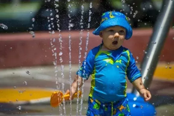 Fyodor Shabalin, of Rosslyn, Va., cools off on a hot summer day. Photo: Ricky Carioti / The Washington Post