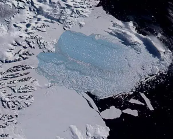 The Larsen B ice shelf on March 7, 2002, after it shattered into thousands of smaller icebergs. Photo: NASA / Goddard Space Flight Center Scientific Visualization Studio