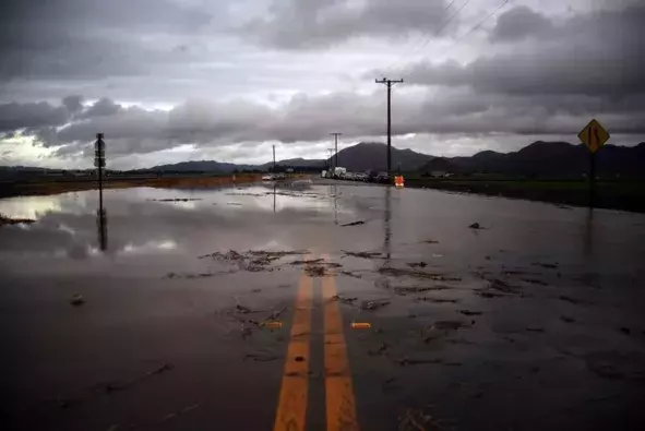 Water covers a closed Las Posas Road near Camarillo, Calif., after heavy rain from the first in a series of El Nino-influenced storms passed over the area on Wednesday, Jan. 6, 2016. Photo: Joel Angel Juáreze, AP