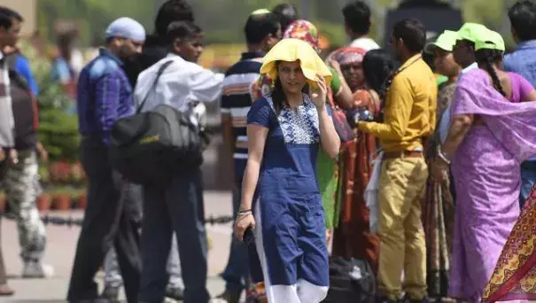 The met department has forecast a harsh and warmer summer this year which means Telangana will have to endure the scorching heat for the next two months. Photo: Sonu Mehta, HT File Photo