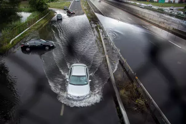Heavy flooding in Long Island. Image: Uli Seit, New York Times