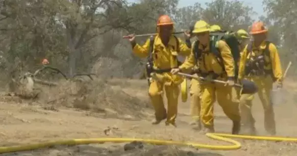 Firefighters battle the Goose Fire near Prather in California on Monday, August 1, 2016.  Photo: CBS / KGPE