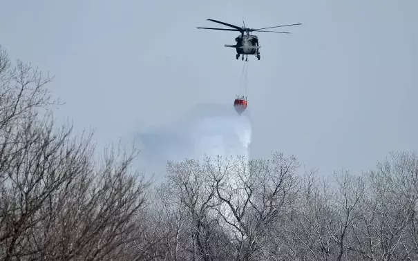As large wildfires in Hutchinson, Kan., continue to burn, fire crews work to get them under control. Some residents that have been evacuated are returning. Photo: Jill Toyoshiba, The Kansas City Star
