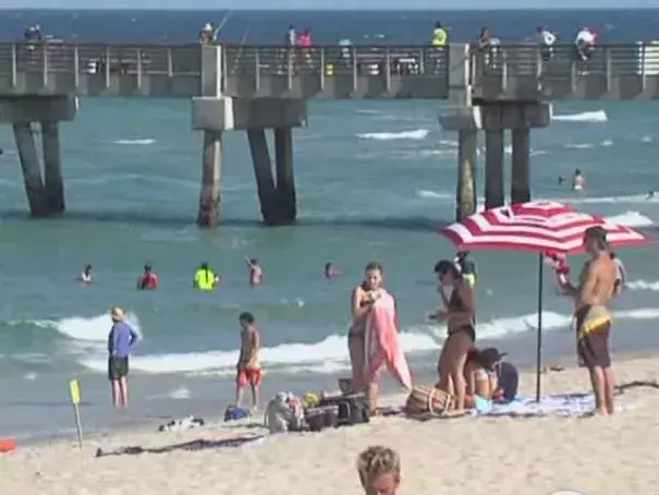 The beach at Lake Worth pier. Photo: WPTV