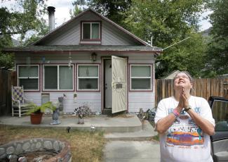Blue Cut Fire evacuee Roberta Clark, 58, thanks God for her safe return to her Lytle Creek home on Sunday, August 21, 2016. Photo: David Bauman, Riverside Press-Enterprise
