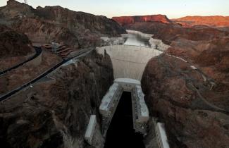 Exposed banks of Lake Mead behind Hoover Dam show how low water levels have dropped on the Colorado River-fed reservoir due to persistent and worsening drought.(Credit: Luis Sinco / Los Angeles Times)
