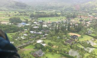 Hawaii Governor David Ige surveys flood damage in Kauai on April 17, 2018. Image: Flickr/Hawaii Governor's Office
