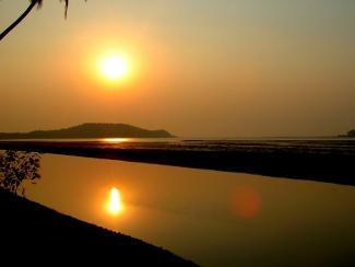 Sunset in Goa, India over the Chapora River. Photo: Wikimedia Commons
