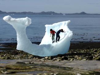 Children play amid icebergs on the beach in Nuuk, Greenland, June 5, 2016. Photo: Alister Doyle, Reuters