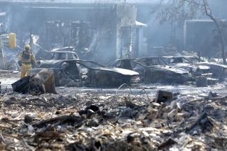 Burned out vehicles at an auto repair shop on Main Street during Clayton Fire in Lower Lake, Calif., on Monday, August 15, 2016. Photo: Scott Strazzante, The Chronicle